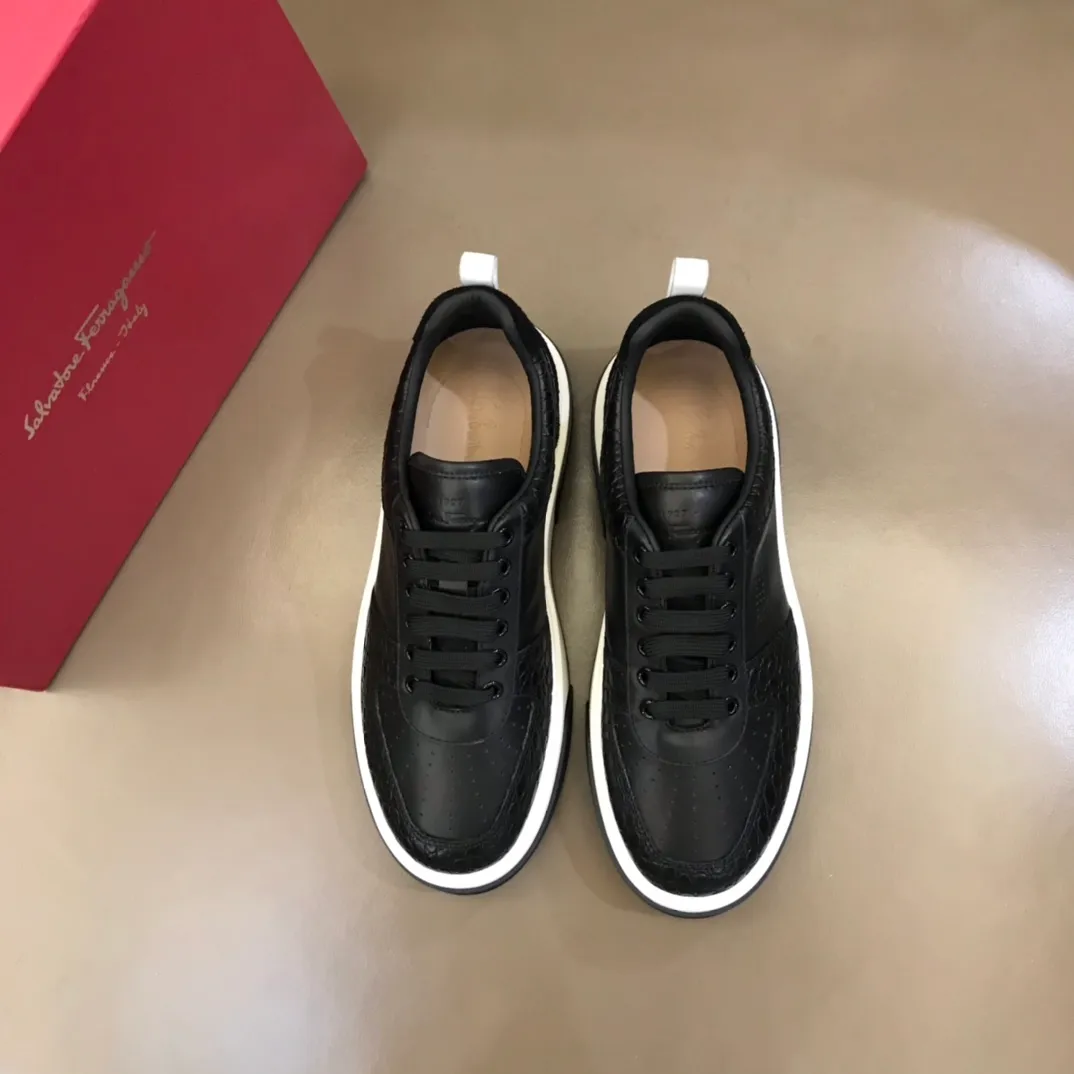 p420 "Salvatore Ferraga**" men's low-cut fashion sneakers. This casual shoe has a novel structure and is made of soft calfskin. The contrasting color elements on the upper highlight the bold and avant-garde atmosphere. The first-layer cowhide lining is high-end and comfortable. Energetic and fresh, these shoes can be worn with casual looks or add a touch of street style to elegant trousers.  Size: 38-44